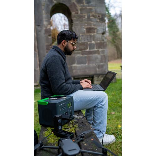 APC SE OffGrid Portable Power Station 730 - Li-Ion accu, LCD, 2x stopcontact, 3x USB-A, 2x USB-C, 3x 12V, draadloze lader - Image 4