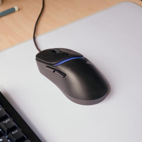 Glorious Gaming - bekabelde gamingmuis Model D3 - Ultralicht 57 g, optische knoppen met klikrate van 130M, 30K DPI BAMF 3.0-sensor, 750 IPS-tracking, 50G-versnelling, ondersteunt elk griptype - Zwart - Image 3