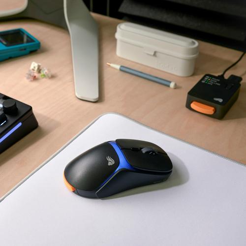 Glorious Gaming - draadloze gamingmuis Model O3 - Uitwisselbaar InfinitePlay-batterijsysteem, 8k polling, 130M click optische schakelaars, licht gewicht van 66 g, 30K DPI optische sensor, RGB - Zwart - Image 3