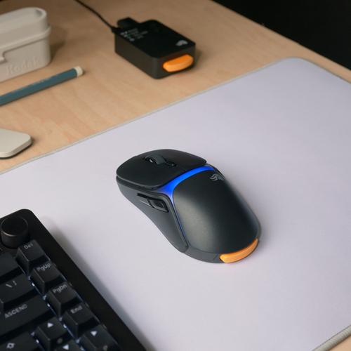 Glorious Gaming - draadloze gamingmuis Model O3 - Uitwisselbaar InfinitePlay-batterijsysteem, 8k polling, 130M click optische schakelaars, licht gewicht van 66 g, 30K DPI optische sensor, RGB - Zwart - Image 4